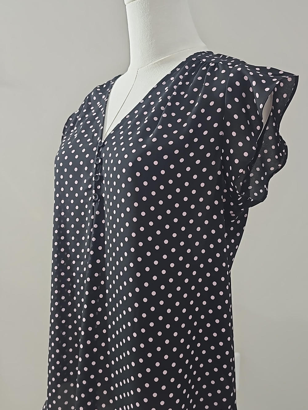 Jones New York Jones & Co Black Pink Polka Dot Blouse Flutter Sleeve V-Neck